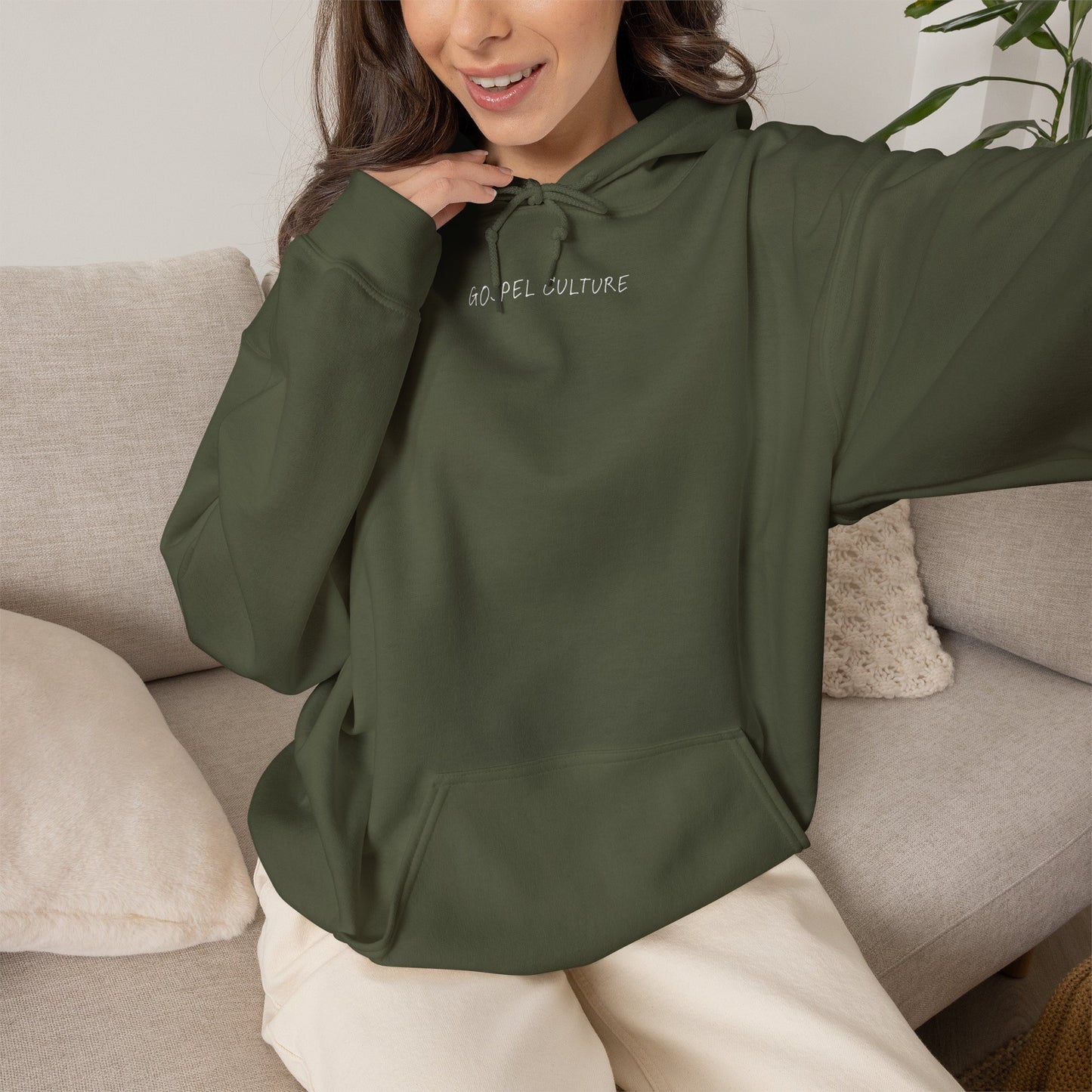 Gospel Culture Hoodie – 'Solo Dios Puede Llenar el Vacío de Tu Corazón' Hoodie